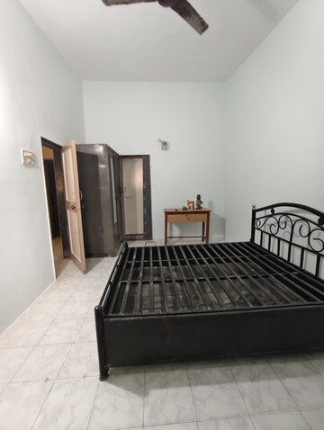 Bedroom in 3 BHK Penthouse at Sanpada – for Rent
