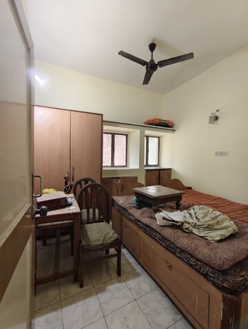 Bedroom in 3 BHK Penthouse at Sanpada – for Rent