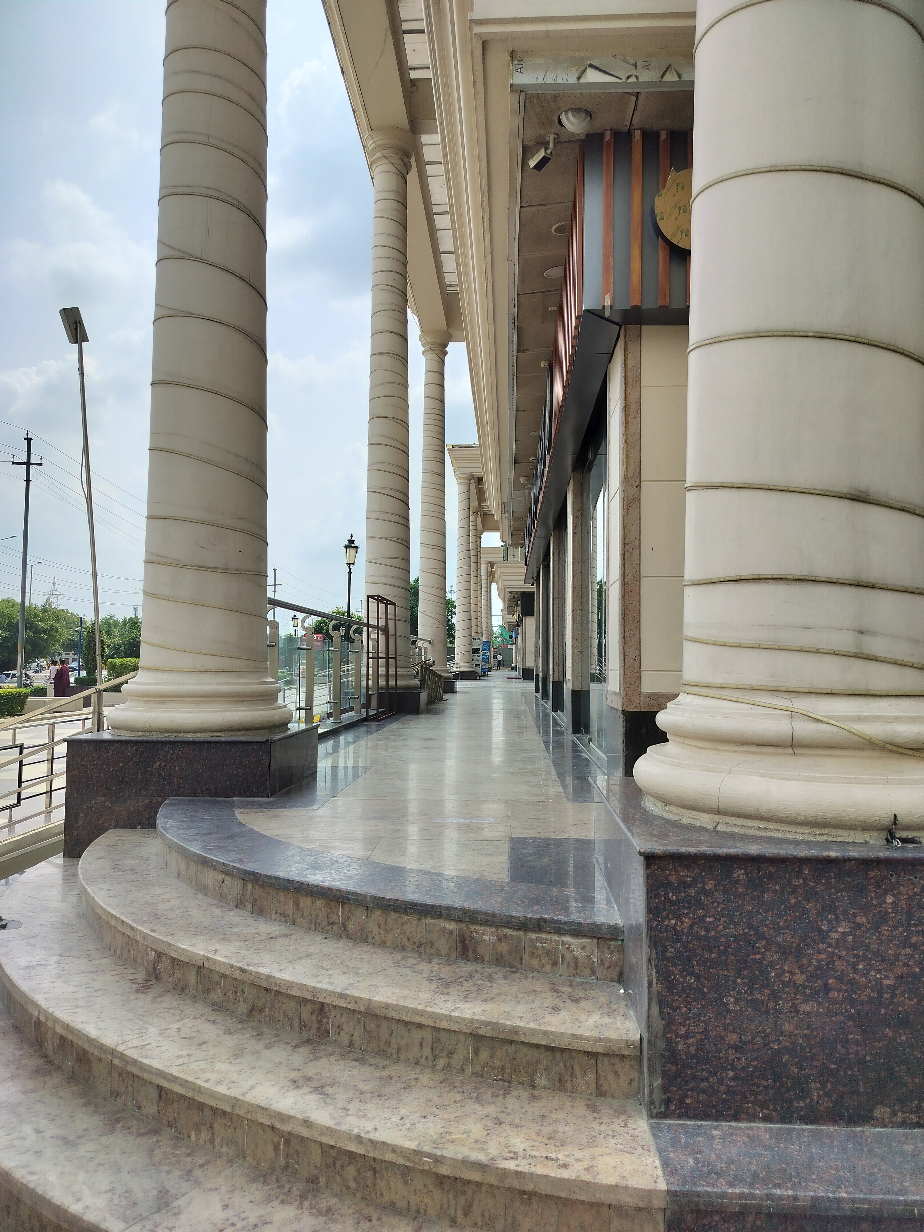 Office Space For Rent in Gaur City Mall