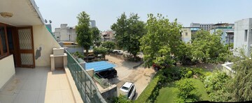 Master Bedroom in 2.5 BHK Apartment at Arun Vihar, Sector 29 – for Rent