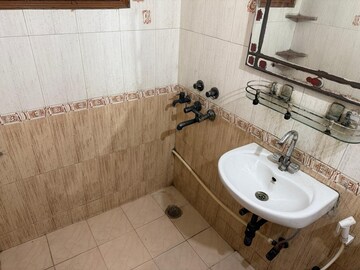 Bathroom in 2.5 BHK Apartment at Arun Vihar, Sector 29 – for Rent
