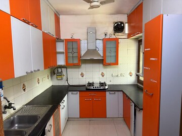 Kitchen in 2.5 BHK Apartment at Arun Vihar, Sector 29 – for Rent