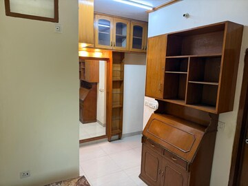 Living Room in 2.5 BHK Apartment at Arun Vihar, Sector 29 – for Rent