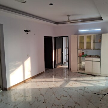 Room in 4 BHK Apartment at SDS NRI Residency Omega II, Nri City – for Rent
