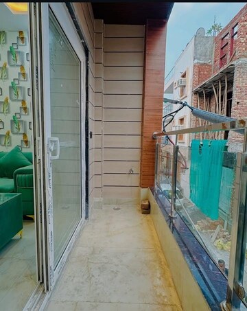 Balcony in 3 BHK Builder Floor at Sector 33 – for Sale