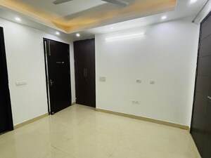 Room in 3 BHK Apartment at Sushant Lok 2, Sector 57 – for Sale