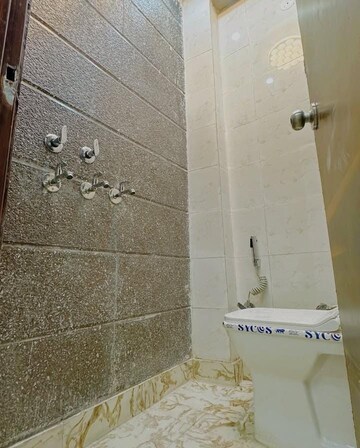 Bathroom in 3 BHK Builder Floor at Sector 33 – for Rent