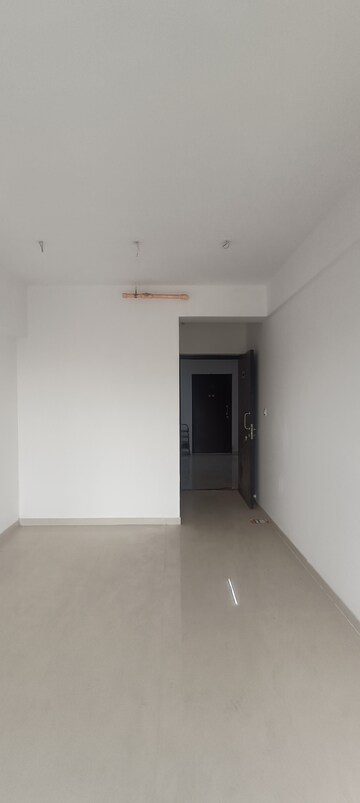 Room in 2 BHK Apartment at UK Iridium, Kandivali East – for Rent