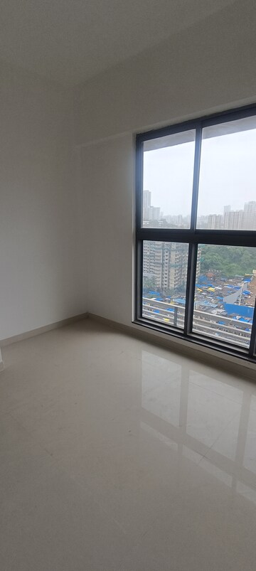 Room in 2 BHK Apartment at UK Iridium, Kandivali East – for Rent