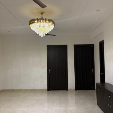 Room in 3 BHK Builder Floor at Advocate Residency, Jaypee Greens – for Rent