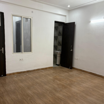 Room in 3 BHK Builder Floor at Advocate Residency, Jaypee Greens – for Rent