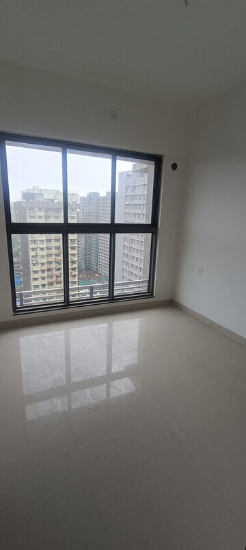Room in 2 BHK Apartment at UK Iridium, Kandivali East – for Rent