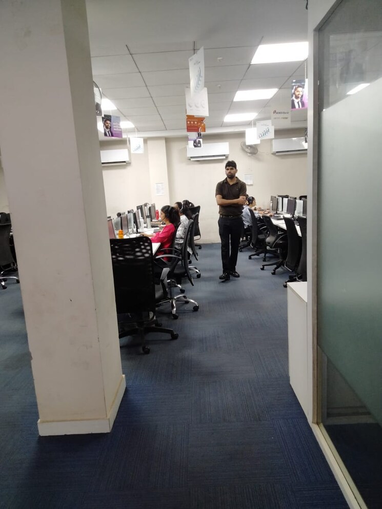  Parking, sector 2 Commercial Office Space 3500 Sq.Ft. In Sector 2 Noida 8922441