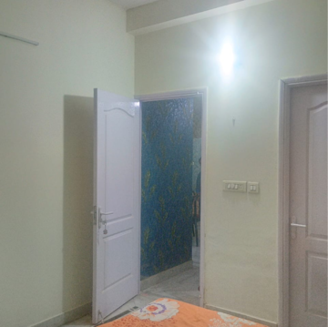 Room in 3 BHK Builder Floor at Eldeco Green Meadows, Pi I And Ii Greater Noida – for Rent