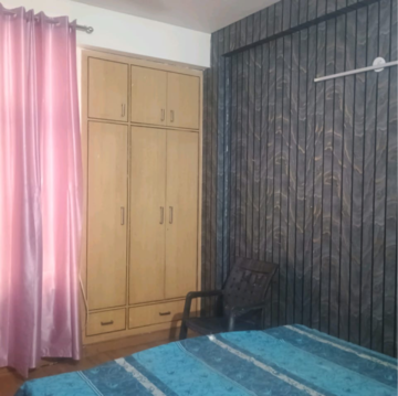 Room in 3 BHK Builder Floor at Eldeco Green Meadows, Pi I And Ii Greater Noida – for Rent