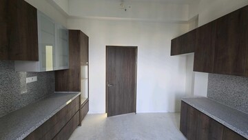 Room in 4 BHK Apartment at Piramal Aranya, Byculla – for Rent