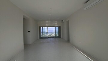 Room in 4 BHK Apartment at Piramal Aranya, Byculla – for Rent