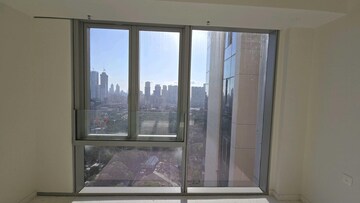 Room in 4 BHK Apartment at Piramal Aranya, Byculla – for Rent