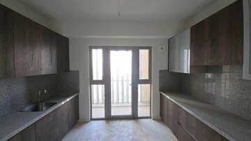 Room in 4 BHK Apartment at Piramal Aranya, Byculla – for Rent