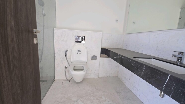 Bathroom, piramal-aranya 4 Bedroom 2250 Sq.Ft. Apartment In Byculla Mumbai 8922518