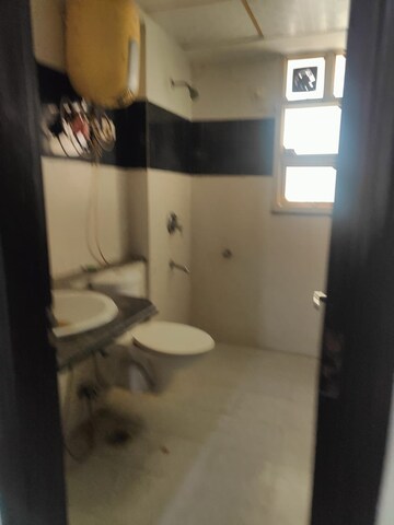 Bathroom in 3.5 BHK Apartment at Emerald Green, Sector 52 – for Rent