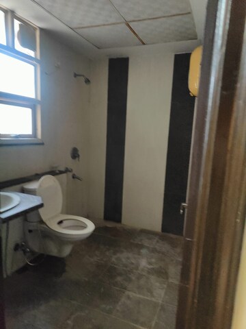 Bathroom in 3.5 BHK Apartment at Emerald Green, Sector 52 – for Rent