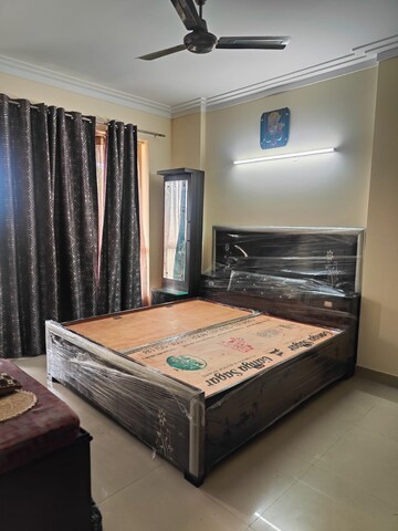 Bedroom in 3.5 BHK Apartment at Emerald Green, Sector 52 – for Rent