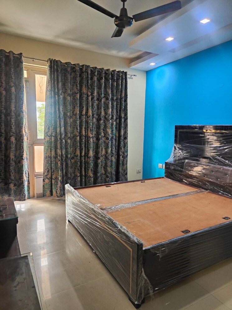 Living Room, emerald-green 3.5 Bedroom 2950 Sq.Ft. Apartment In Sector 52 Gurgaon 8922519