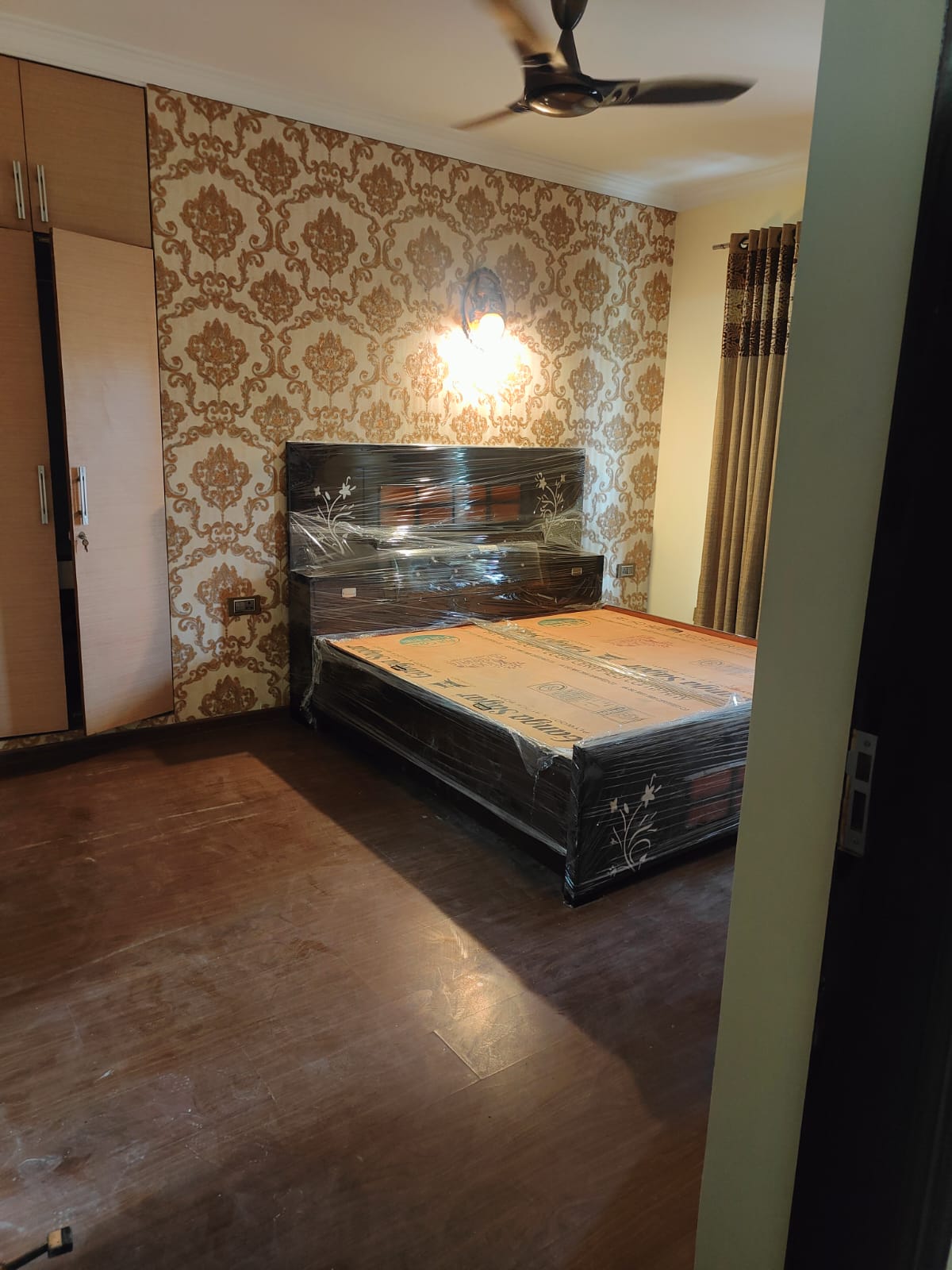 3.5 BHK + Servant Room Apartment For Rent in Emerald Green