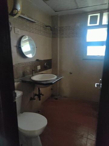 Bathroom in 3.5 BHK Apartment at Emerald Green, Sector 52 – for Rent
