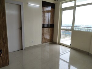 Room in 2 BHK Apartment at Suncity Avenue 76, Sector 76 – for Sale