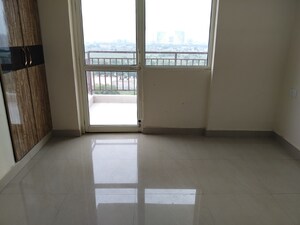 Room in 2 BHK Apartment at Suncity Avenue 76, Sector 76 – for Sale