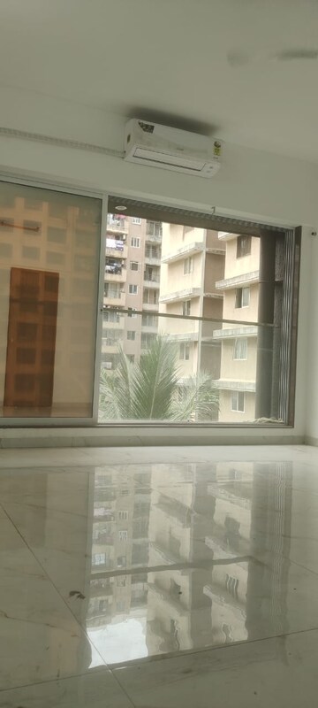 Room in 3 BHK Apartment at LK Umang Heights, Andheri West – for Rent