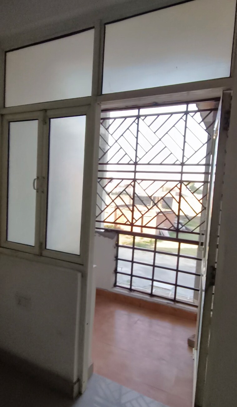 Room, nh 58 4 Bedroom 109 Sq.Yd. Villa In Nh 58 Meerut 8922578