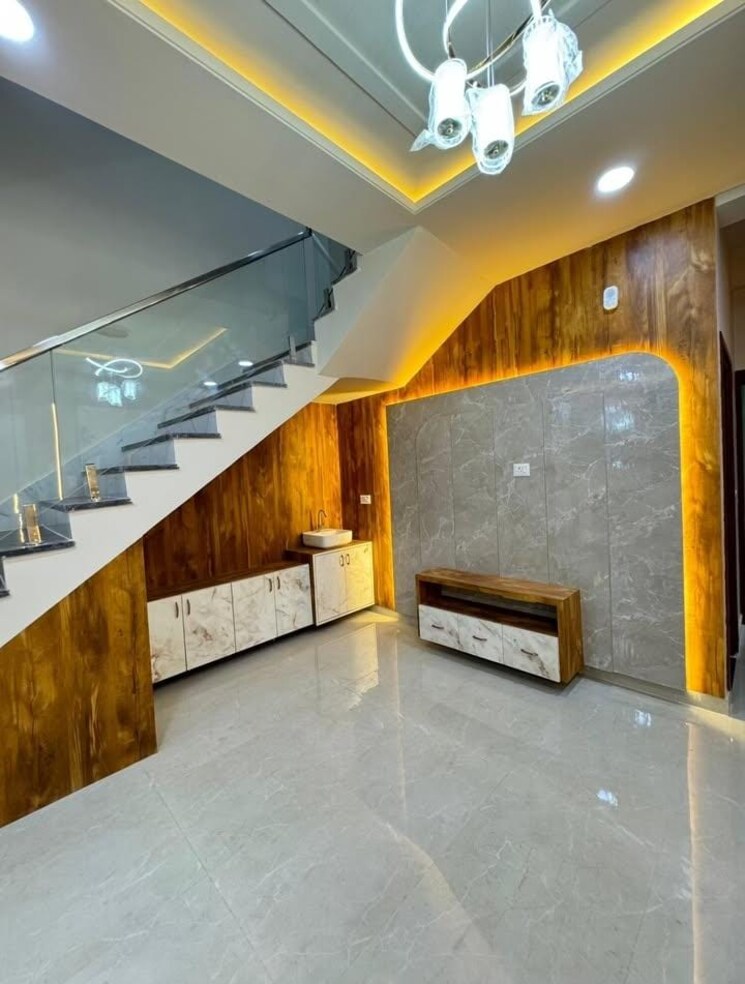 Living Room, sector 33 3.5 Bedroom 2700 Sq.Ft. Builder Floor In Sector 33 Faridabad 8922572