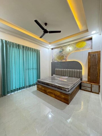 Bedroom in 3.5 BHK Builder Floor at Sector 33 – for Rent