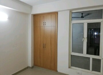 Room in 3 BHK Apartment at Supertech Ecovillage I, Sector 1 Greater Noida – for Rent