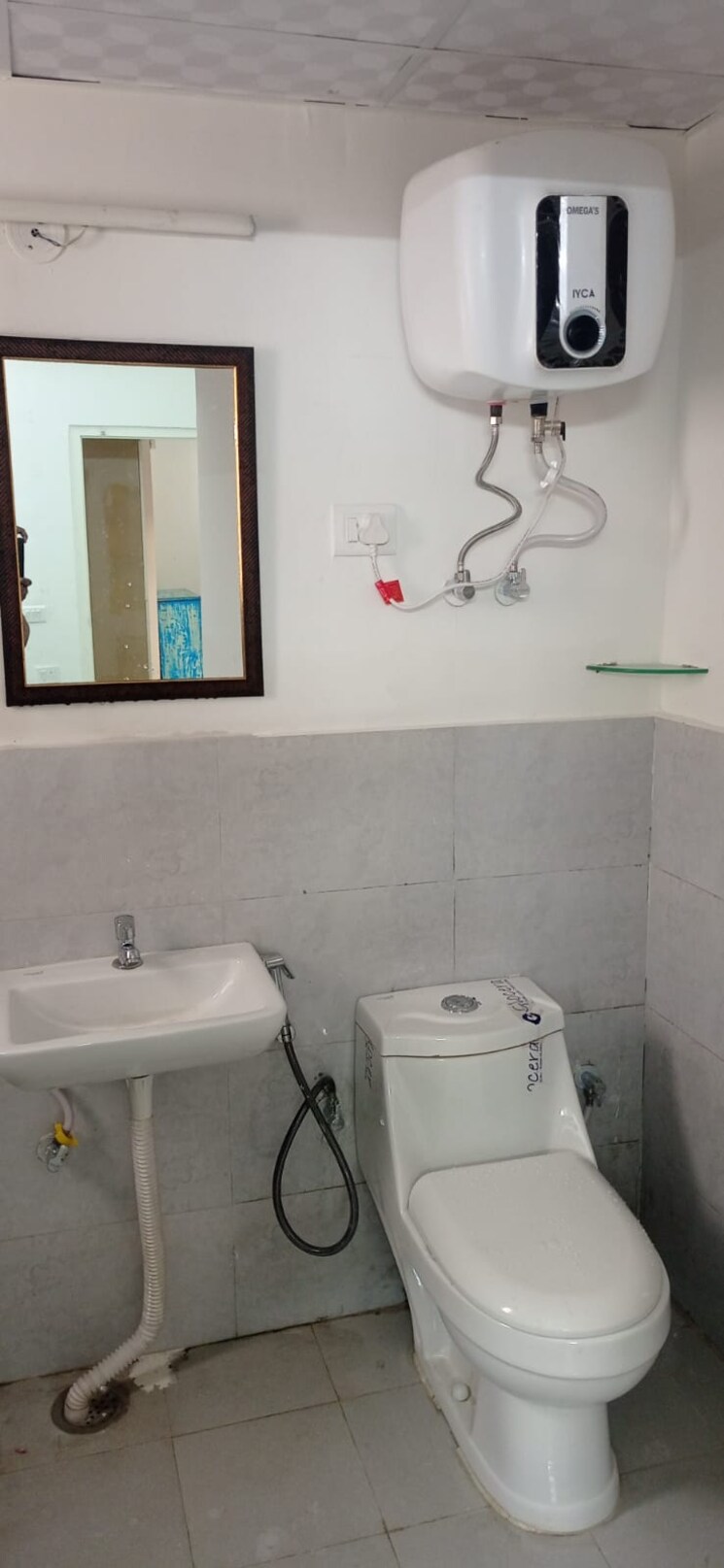 Bathroom, suncity-avenue-76 2 Bedroom 735 Sq.Ft. Apartment In Sector 76 Gurgaon 8922596