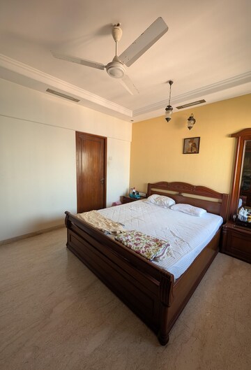 Bedroom in 4 BHK Apartment at Prabhadevi CHS, Prabhadevi – for Rent