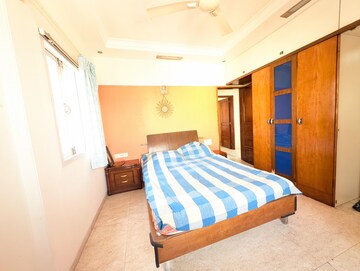 Bedroom in 4 BHK Apartment at Prabhadevi CHS, Prabhadevi – for Rent