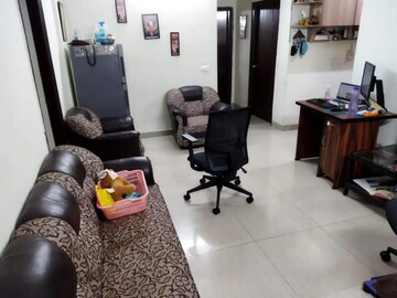Master Bedroom in 2.5 BHK Apartment at AIG Park Avenue, Sector 4 Greater Noida – for Rent