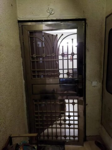 Staircase in 2.5 BHK Apartment at AIG Park Avenue, Sector 4 Greater Noida – for Rent