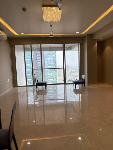 Room in 4 BHK Apartment at Kohinoor Square Altissimo, Dadar West – for Rent