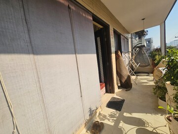 Staircase in 3 BHK Apartment at Ashoka Group Housing Society, Sector 56 – for Rent