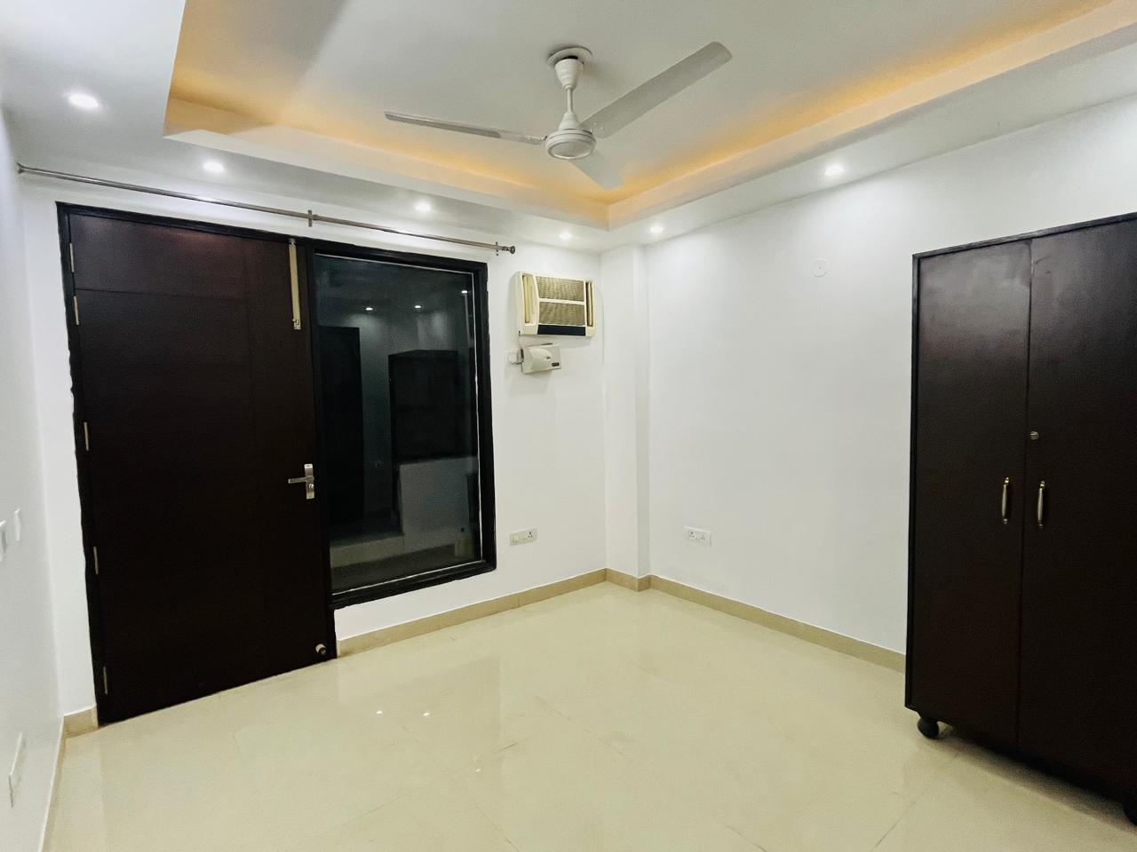 3 BHK + Pooja Room 200 Sq.Ft. Builder Floor in Sushant Lok 2