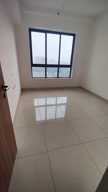 Room in 2 BHK Apartment at Shapoorji Pallonji Vicinia, Powai – for Sale