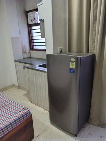 Furnished Amenities in 1 RK Builder Floor at Unitech Cyber Park, Sector 39 – for Rent