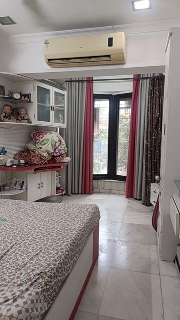 Bedroom in 2 BHK Apartment at Beacon CHS, Santacruz West – for Rent