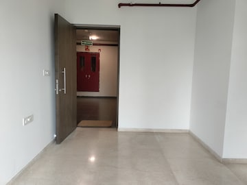Room in 2 BHK Apartment at Kalpataru Paramount, Kapur Bawdi – for Rent