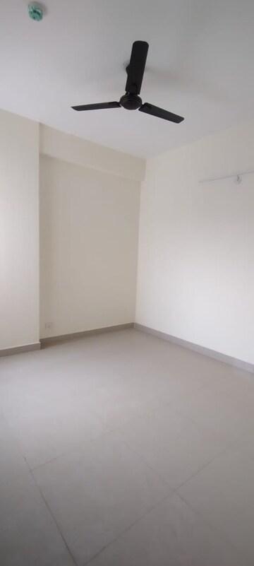Room in 2 BHK Apartment at Amrapali Enchante, Tech Zone 4 Greater Noida – for Rent